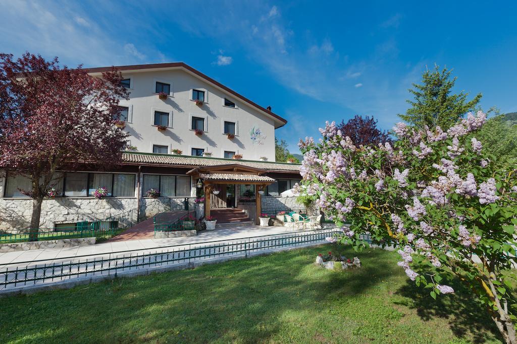 Hotel Iris Pescasseroli Extérieur photo